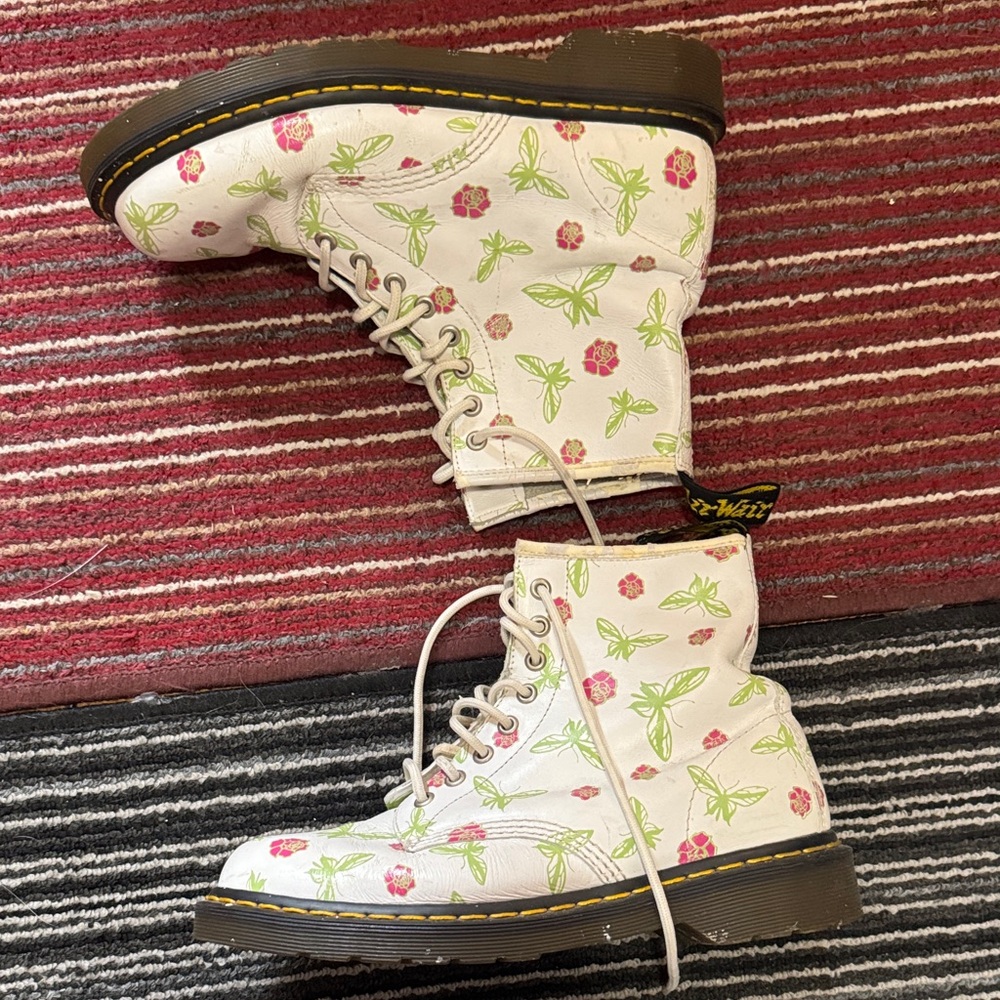 Vintage Dr. Martens White Boots with Green and Pink Butterfly Rose Design AW004 - Picture 6 of 12